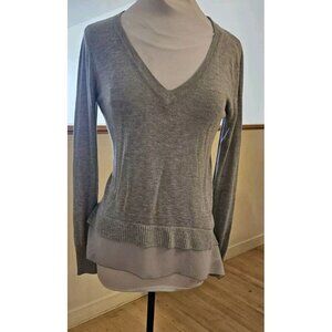 V-NECK Sweater Women's Size M Gray Ruffle Hem Knit Pullover Long Sleeve